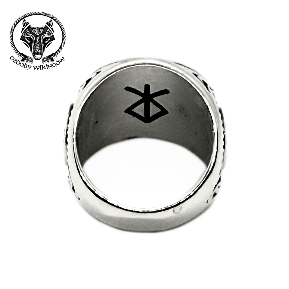 pierścień z czarnym słońcem